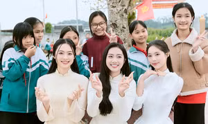 Hoa hậu Hà Trúc Linh, Á hậu Vân Nhi, Châu Anh dự khánh thành 12 phòng học mới ở Hà Tĩnh