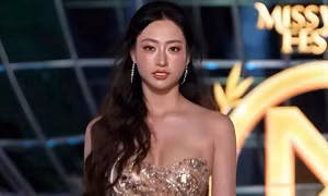 Lương Thùy Linh bị ngã 