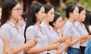 Thí sinh Hoa hậu Việt Nam thăm Đền thờ Trạng Trình Nguyễn Bỉnh Khiêm