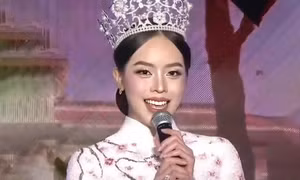 Thanh Thủy phát biểu bằng 3 thứ tiếng kết thúc nhiệm kỳ