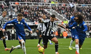 Chelsea thoát thua trên sân Newcastle 
