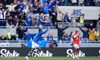 Vừa ra mắt, tân binh Everton đã khiến MU choáng váng 
