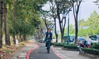 Ngắm làn đường dành cho xe đạp đầu tiên tại TPHCM