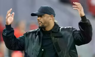 HLV Kompany: 'Trọng tài cướp vé chung kết của Bayern'