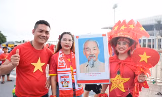 TRỰC TIẾP: Cổ động viên dồn về sân Mỹ Đình trước đại chiến Việt Nam vs Thái Lan 