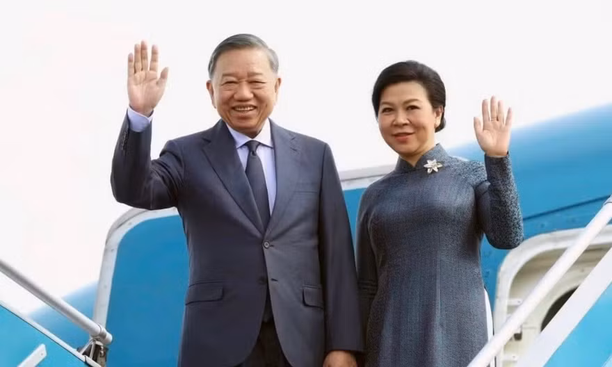 Tổng Bí thư, Chủ tịch nước Tô Lâm và Phu nhân rời Hà Nội, lên đường thăm Liên bang Nga và Pháp. Ảnh: TTXVN