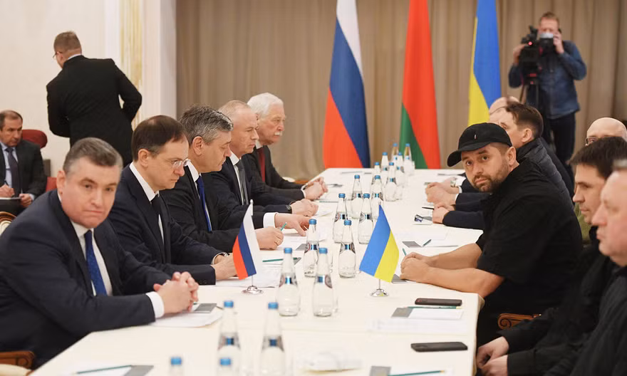 Nga - Ukraine: Hòa bình trong tầm tay?