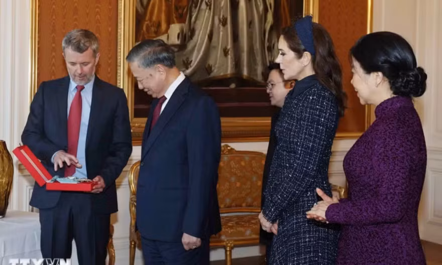 Nhà vua Đan Mạch trao tặng Tổng Bí thư, Chủ tịch nước Huân chương cao quý
