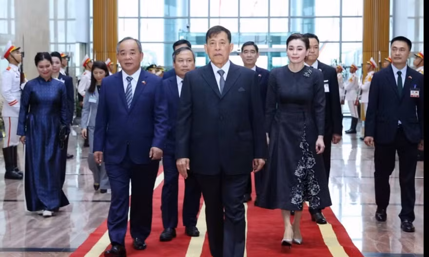 Nhà vua Thái Lan và Hoàng hậu bắt đầu thăm Việt Nam