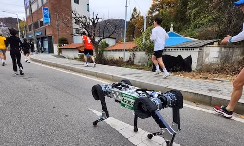 Robot đầu tiên trên thế giới hoàn thành cự ly marathon