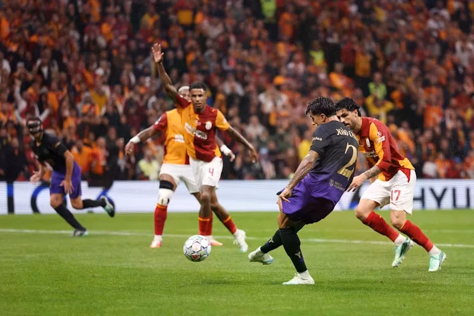 Cancelo ghi bàn san bằng tỷ số.