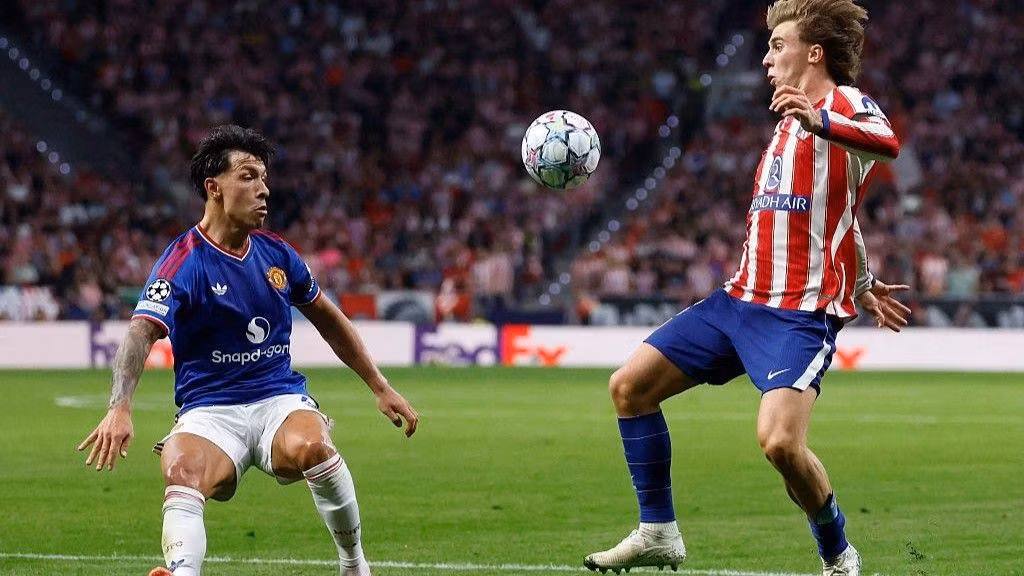 Lisandro Martinez chỉ trích ban lãnh đạo Man United.