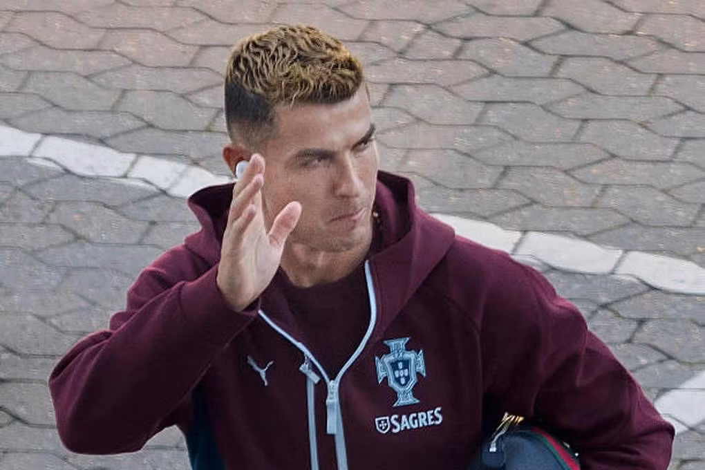 Ronaldo rời trại tập trung của đội tuyển Bồ Đào Nha.