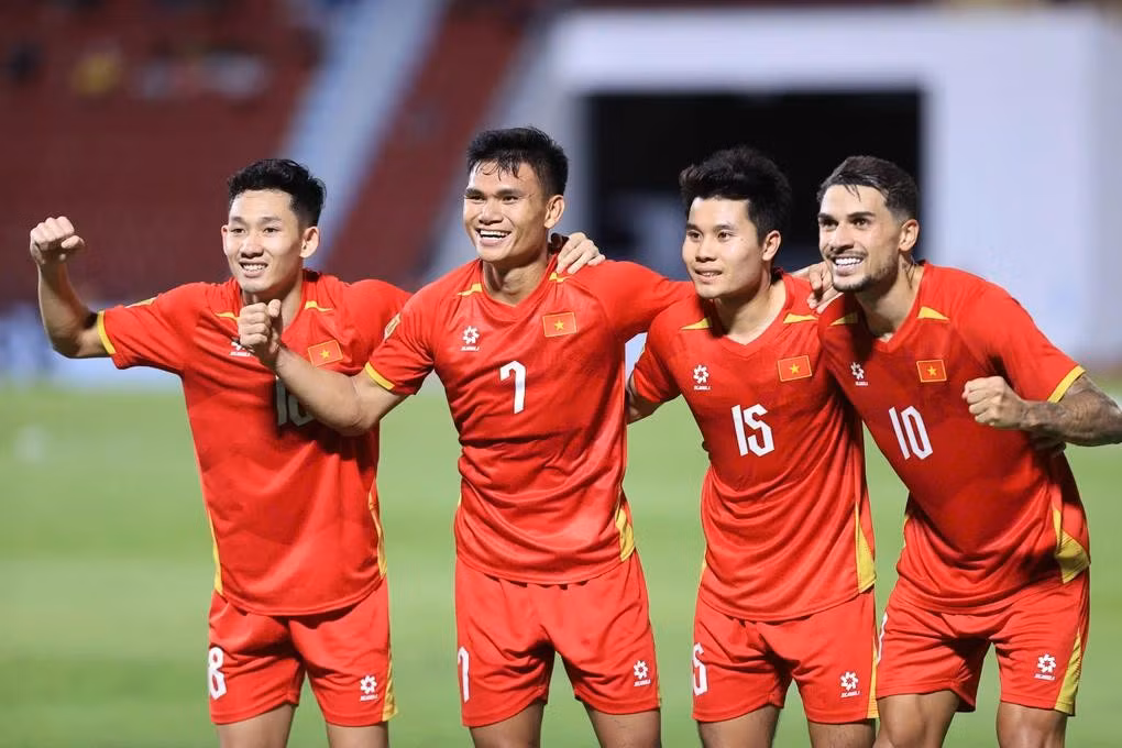 Các cầu thủ Việt Nam ăn mừng bàn thắng.