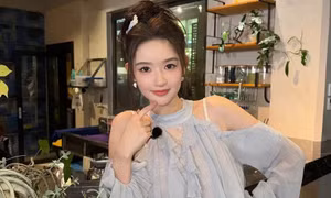 Vương Ngọc Văn luôn biết cách khiến người khác phải 'ngoái nhìn'