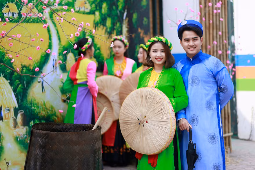 Sinh viên Hà thành hóa thân thành liền anh liền chị Quan họ