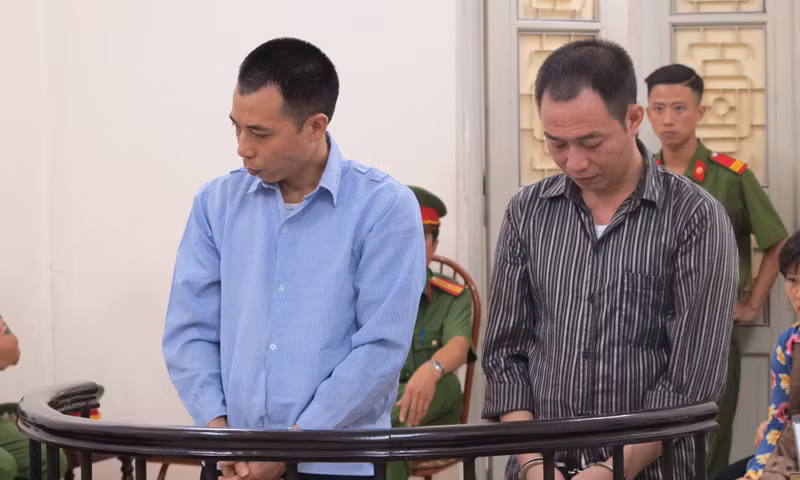 Các bị cáo giấu 18 bánh heroin trong xe máy để vận chuyển.