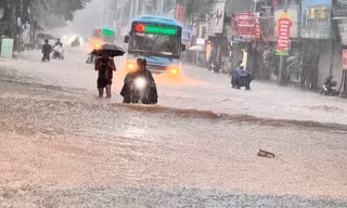 Dự báo bão số 11 Matmo gây mưa lớn trên diện rộng, Hà Nội có mưa vừa đến mưa to từ gần sáng 6/10 cho đến hết 7/10
