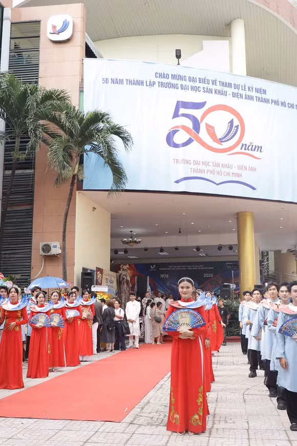 Nhiều thế hệ nghệ sĩ hội ngộ mừng 50 năm Trường Đại học Sân khấu - Điện ảnh TP.HCM