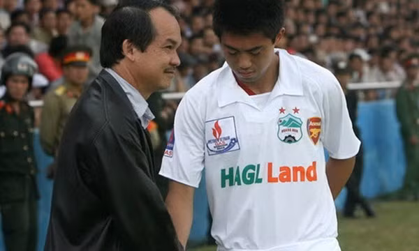 Bầu Đức từng đặt mục tiêu đưa HAGL vô địch V-League khi ký hợp đồng với Lee Nguyễn.