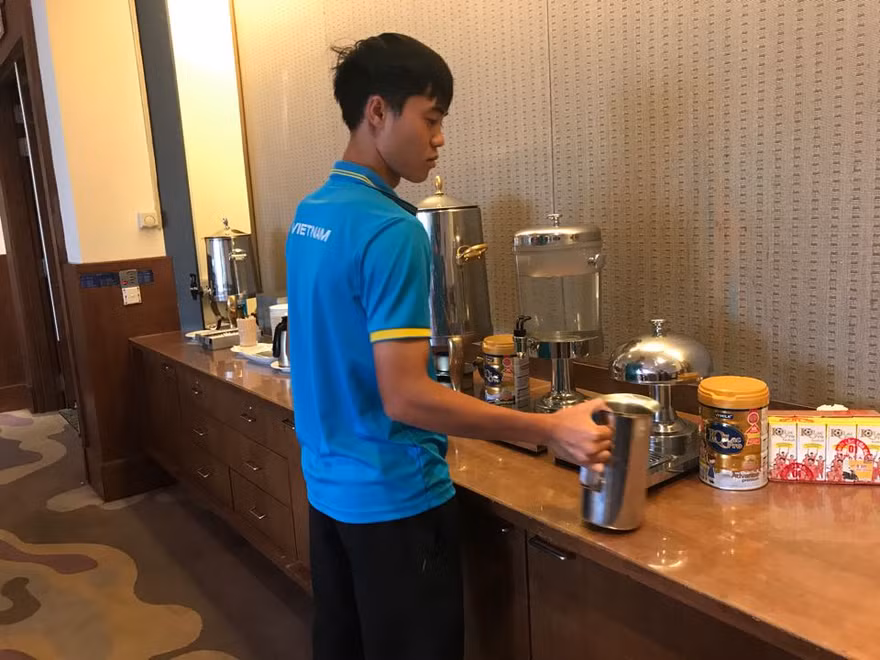 Văn Toàn tại bữa trưa của đội tuyển U22 Việt Nam tại SEA Games 29.