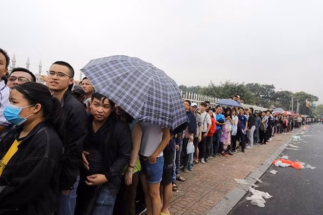 Những hình ảnh này không còn xuất hiện sau khi VFF tiến hành phân phối vé qua kênh online.