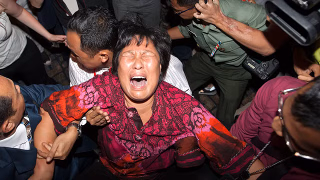 Người thân đau đớn khi nhận được tin MH370 biến mất.