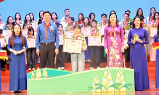 Tuyên dương Tổng phụ trách Đội tiêu biểu và Chỉ huy Đội giỏi tỉnh Ninh Bình, Huế