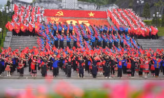 Lễ Chào cờ đặc biệt tại cột mốc Km0 đường Hồ Chí Minh