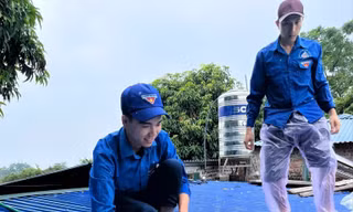 Tuổi trẻ Ninh Bình hỗ trợ người dân khắc phục ảnh hưởng bão số 3