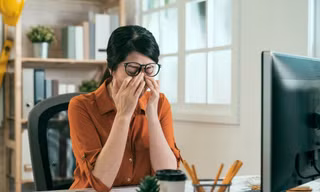 'Năng lượng tích cực độc hại' của người trẻ dịp cuối năm