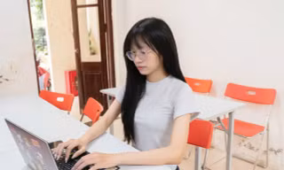 Người trẻ có còn mặn mà với công việc '8 tiếng ngồi văn phòng'?