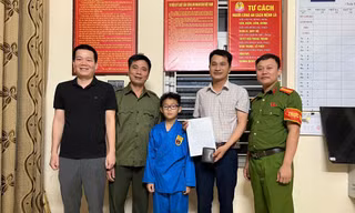 Học sinh lớp 6 nhặt được sổ tiết kiệm 50 triệu đồng, trả lại người mất