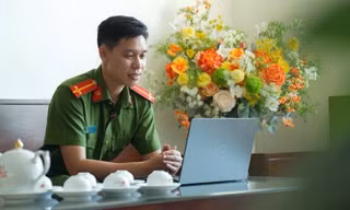  Lớp học đặc biệt của 'thầy giáo' chiến sĩ vùng cao