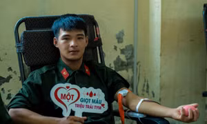 Gần 1.000 chiến sĩ Trung đoàn CSCĐ Đông Bắc hiến máu cứu người