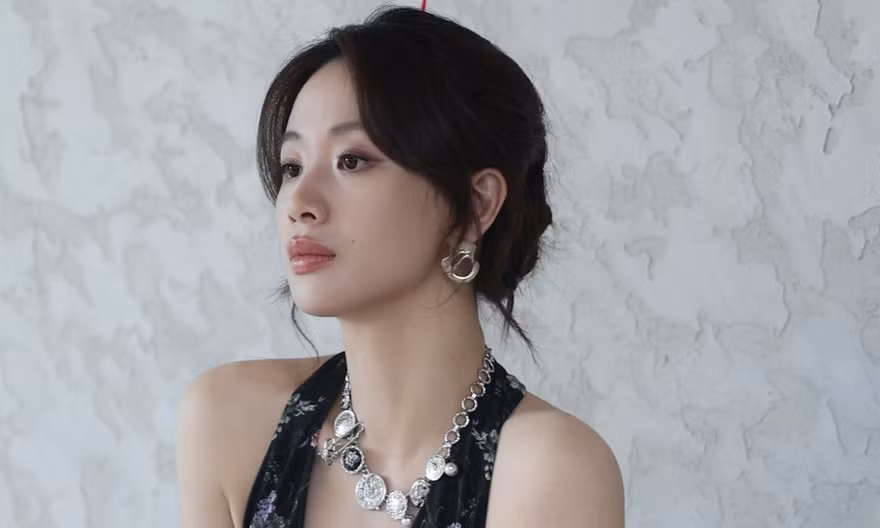Mỹ nhân mất sự nghiệp vì một quả táo