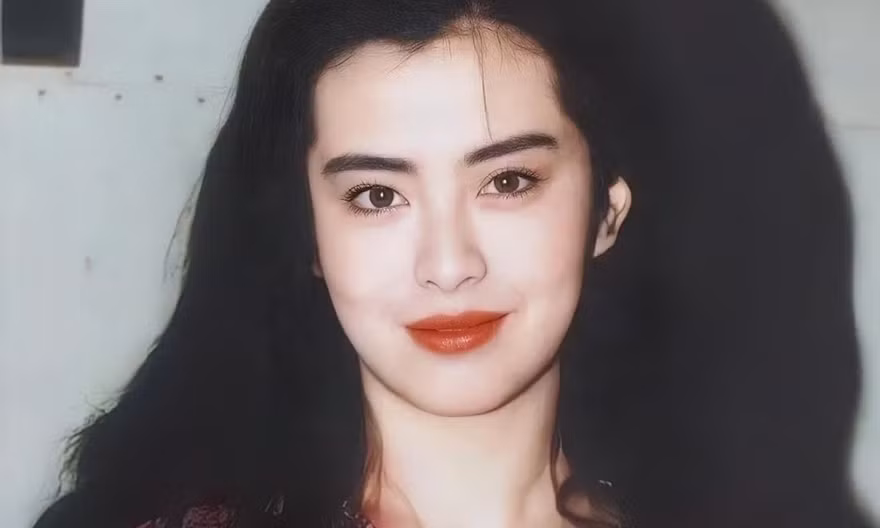 Biểu tượng nhan sắc bất ngờ trả lời phỏng vấn sau 22 năm rời showbiz