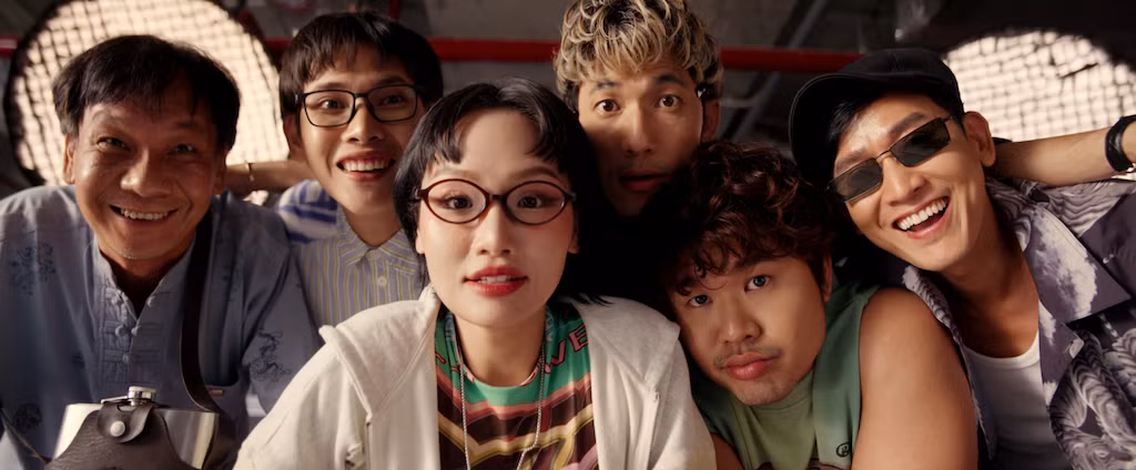 dan-dien-vien-dai-tiec-trang-mau-8.png