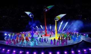 Hình ảnh nổi bật trong lễ khai mạc Olympic mùa Đông Milan - Cortina 2026.