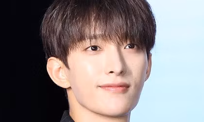 Thành viên thứ sáu của SEVENTEEN lên đường nhập ngũ