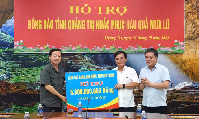 Phó Thủ tướng Trần Hồng Hà thăm, hỗ trợ Quảng Trị khắc phục hậu quả mưa lũ 