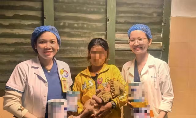 Bé 5 ngày tuổi bị thủng dạ dày vì được mẹ cho ăn cơm 
