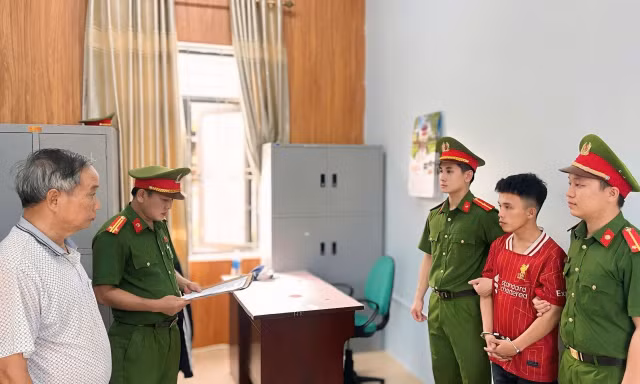 Nhiều lần lấy trộm thẻ ngân hàng người khác, đoán mật khẩu để rút tiền 