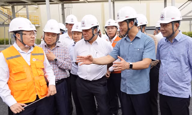 Bí thư Quảng Trị kiểm tra trung tâm điện lực ngay sau nhậm chức 