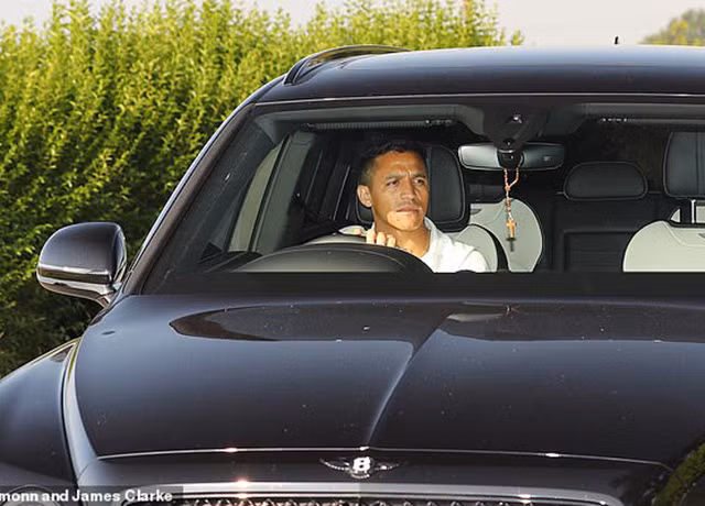 M.U đẩy được 'cục nợ' Alexis Sanchez khỏi Old Trafford