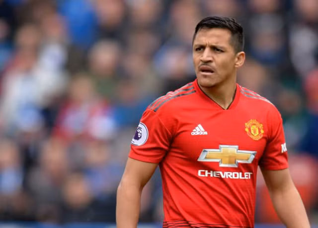 Dính đòn đau điếng, Alexis Sanchez cãi nhau với sao trẻ M.U