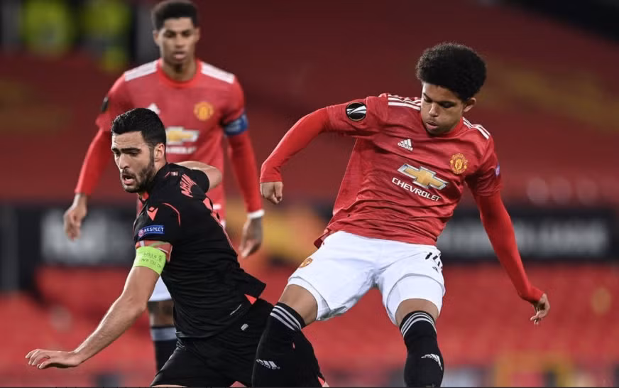 M.U đi tiếp ở Europa League, sao trẻ ghi tên vào lịch sử