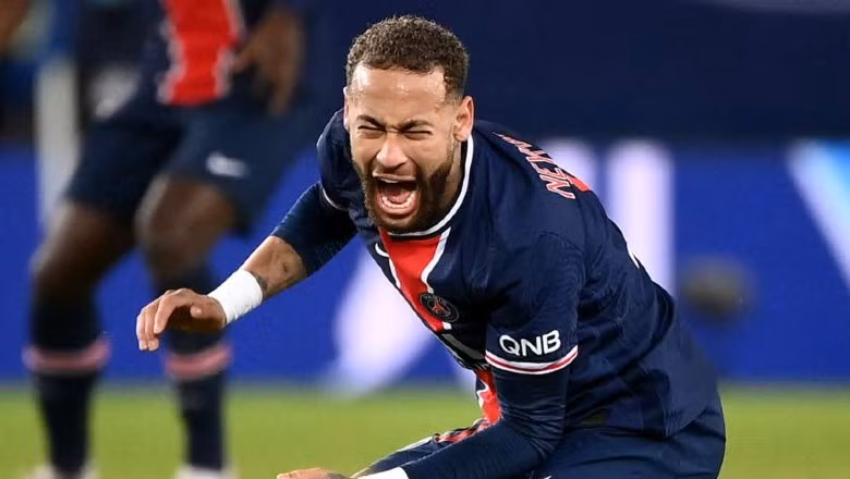 Neymar thường xuyên dính chấn thương ở PSG.