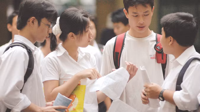 Học sinh Hà Nội trong kỳ thi tốt nghiệp THPT 2014. Ảnh: Hồng Vĩnh