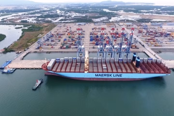 Cục Đường sắt đề xuất kêu gọi vốn nước ngoài để đầu tư 3 tuyến đường sắt kết nối với các cảng biển cửa ngõ. Ảnh: Cảng Cái Mép.
